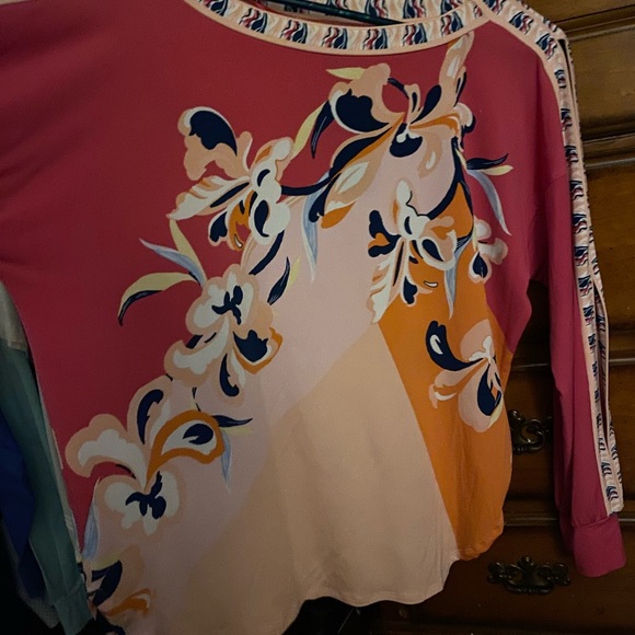 It a size M but it’s way too big so it might be used as a L - Picture 2 of 3